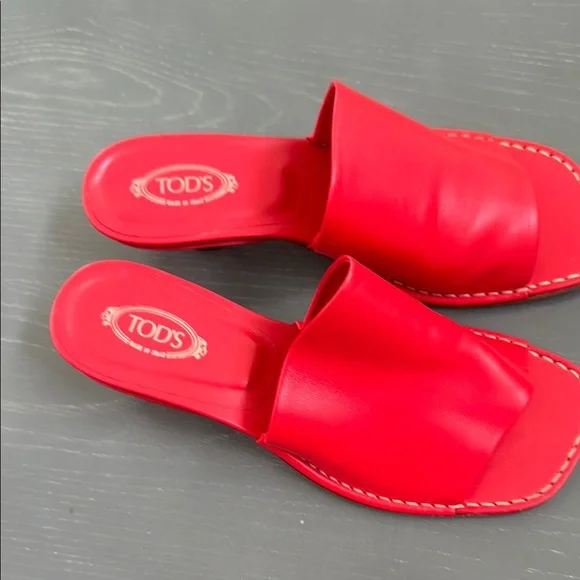 Tod's Vibrant Red Leather Slides - Picture 2 of 5